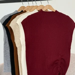 لباس بافتنی زنانه بدون آستین رنگ زرشکی تیره مناسب زیر کت