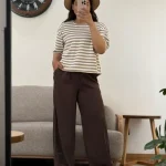ست کراپ تیشرت راه راه کرم نسکافه ای و شلوار راحتی زنانه